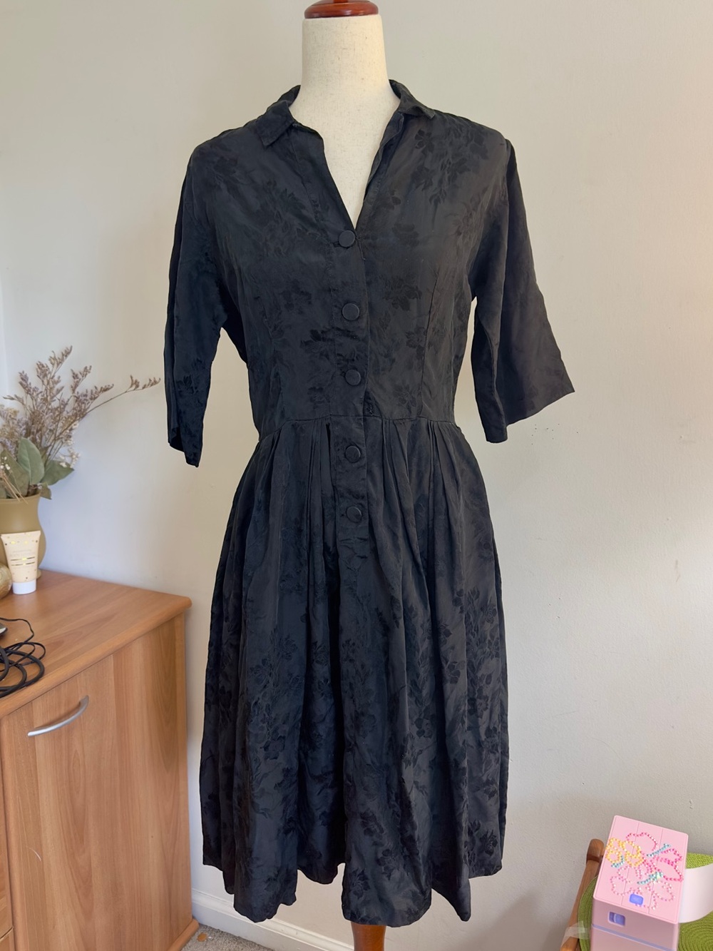 Chic 1950’s 100% Silk Miss Serbin Black Dahlia Shirt Dress